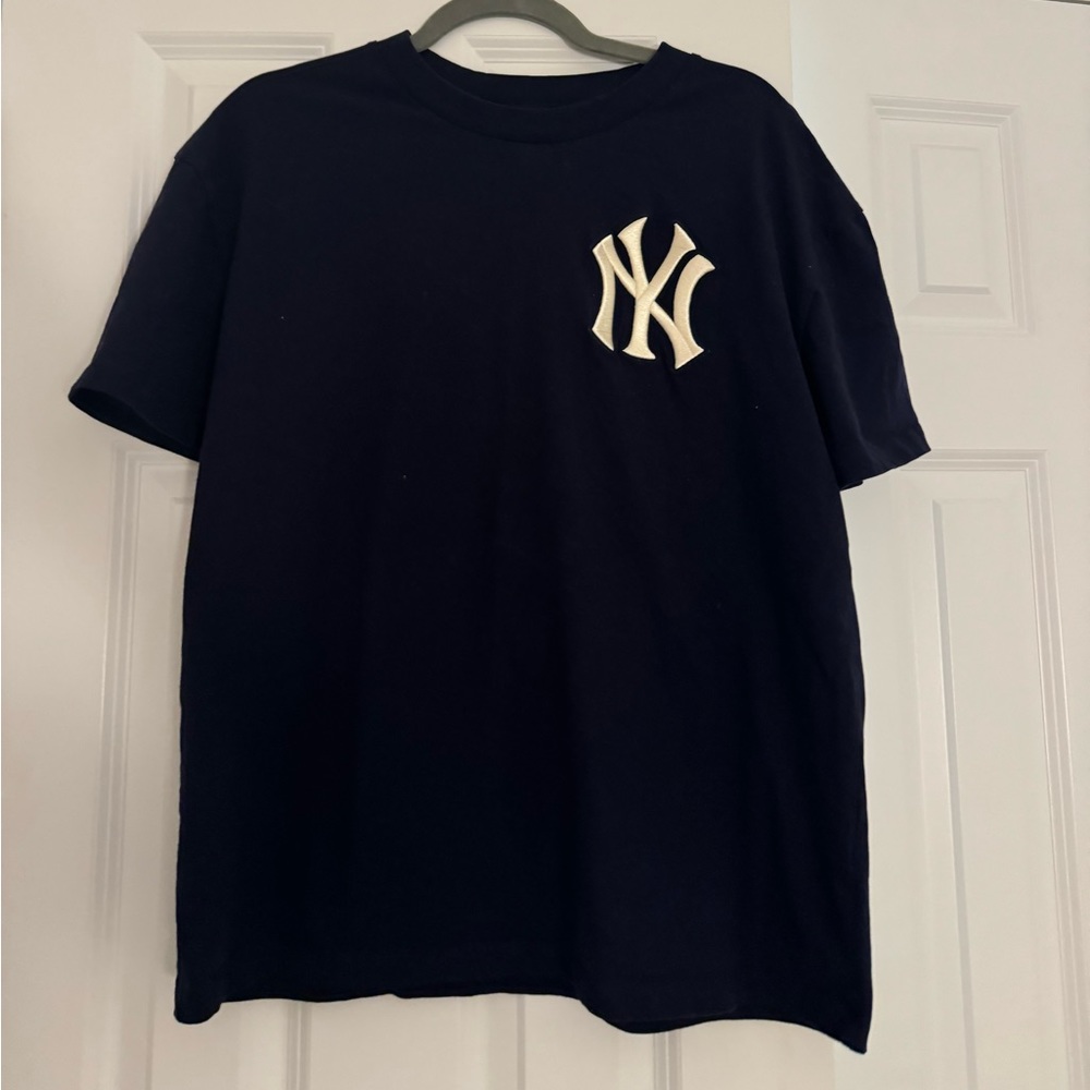 Urban Outfitters Pro Standard New York Yankees MLB Essential Logo Tee - Size S
